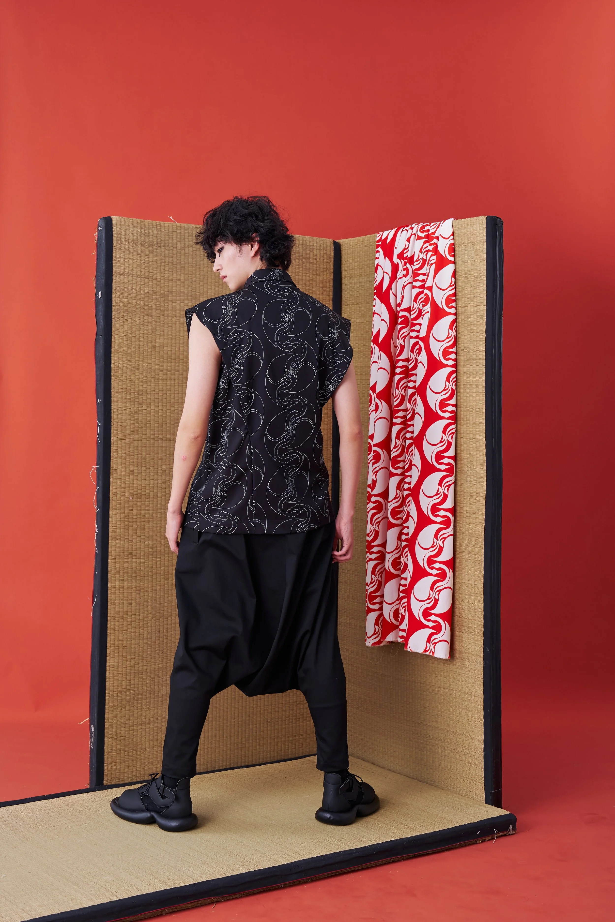 INF Deconstructed Sleeveless Jinbei Shirt (Black printing